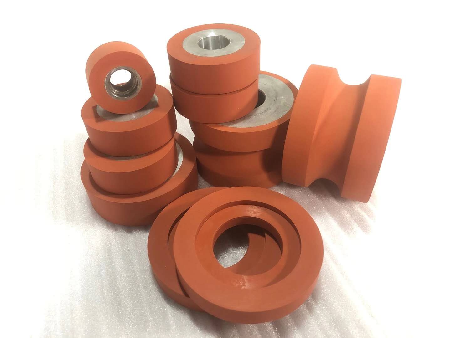   Silicone Rubber wheel is ideal for transferring decorative cylindrical and large flat or curved surfaces. Its exclusive formula of silicone has first-class softness and elasticity, can easily match the different surfaces of plastic parts, and has high heat resistance, easy to polish the shape, ensuring the smooth application of heating transfer and lamination foil coating.