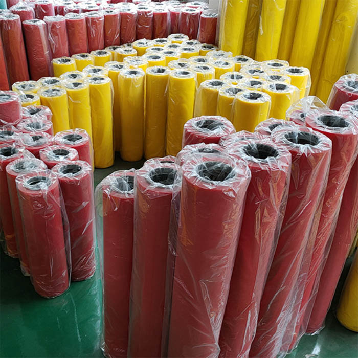 What are the main characteristics of the printing rubber roller